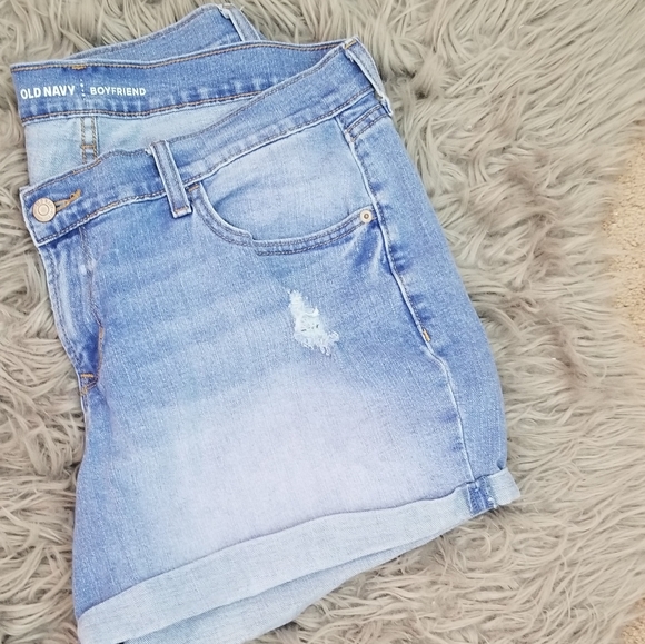 Old Navy Pants - Old Navy women Short Jean's size 14.